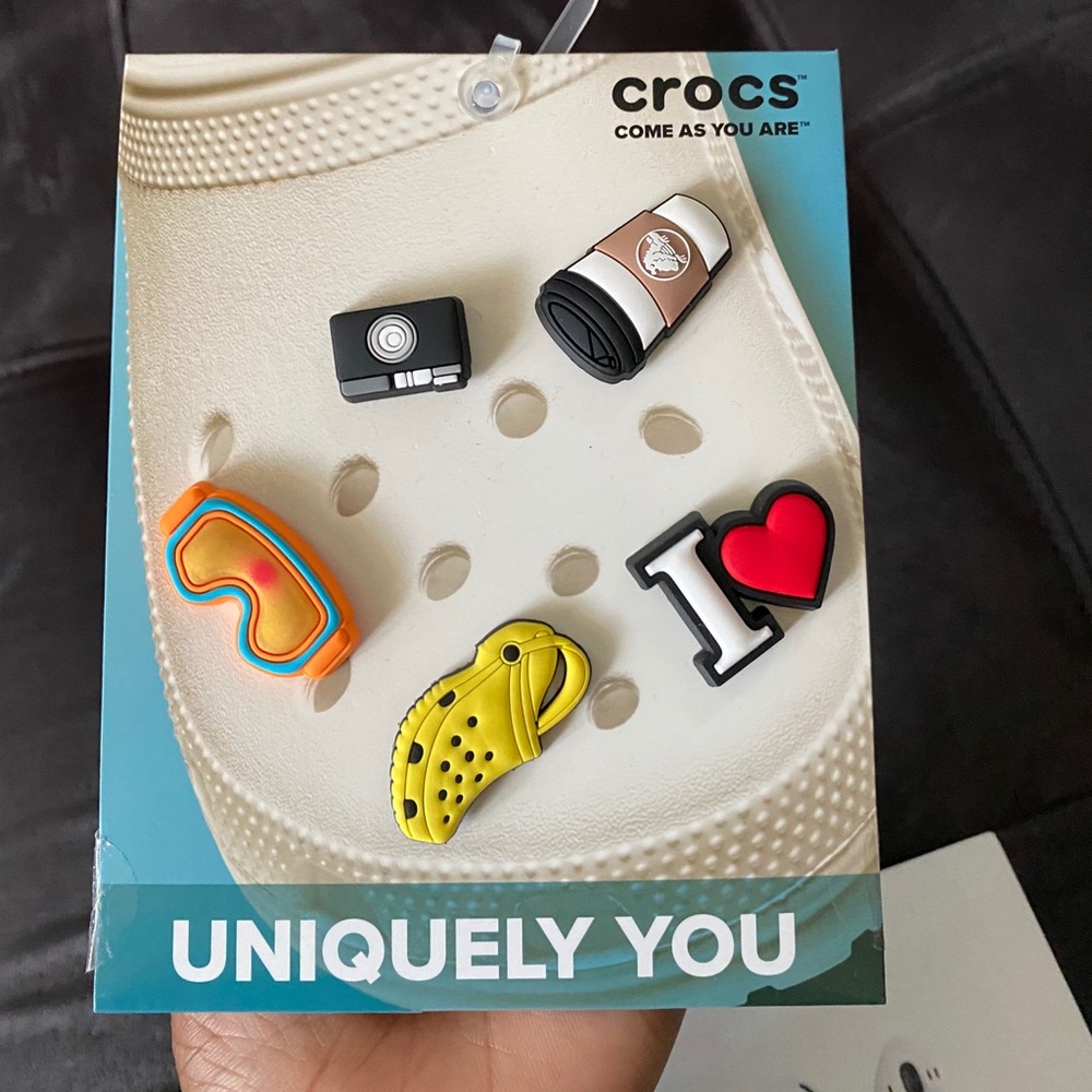 Crocs buttons